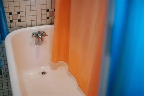 Orange Stains In Bathtubshower Causes And Diy Solutions