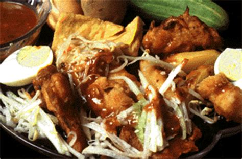Di pulau pinang, terdapat beberapa jenis teater tradisional seperti menora pulau pinang dan boria. History Of Pulau Pinang: Makanan