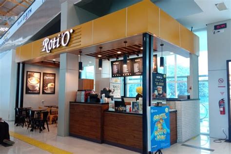 Terdapat pelbagai gerai ikan bakar di medan. Ke Bandara Soetta, Makan Dulu di 4 Kuliner Dekat Stasiun BNI City