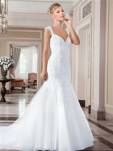 Once thought of as the staple for traditional gowns, wedding dresses with sleeves have grown to become one of the most popular options. Mermaid Sweetheart Backless Tulle Lace Wedding Dress With ...