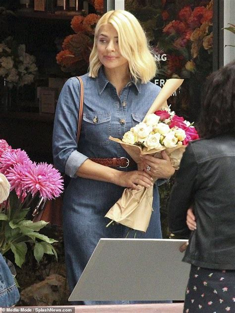 Holly Willoughby Shows Off Her Trim Figure As She Poses In Denim Holly Willoughby Willoughby