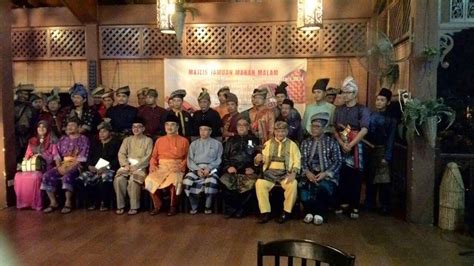 Selamat malam orang lemah yang belum bisa membuka hati. SUHAIZANNOH: MAKAN MALAM PERSATUAN GURU GURU SILAT MELAKA ...