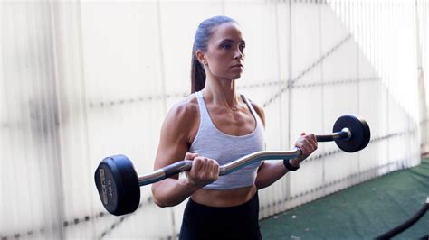Debunking Gender Myths 1 Women Lift Heavy Weights Theyll Get Bulky