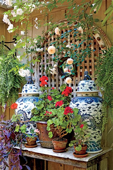 There are roughly 20,000 professional florists in north america that design and deliver fresh flowers on a daily basis. An Entertainer's Garden - Southern Living