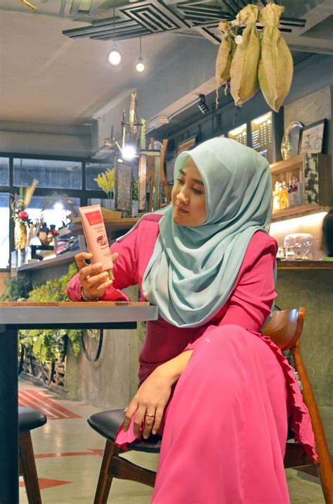 Mohd fikri sapeni yang kini menjadi usahawan tani berjaya di jerantut, pahang hasil daripada bantuan dan bimbingan pihak risda. BELLA ROSS Kisah Usahawan Wanita Berjaya Dari Kelantan