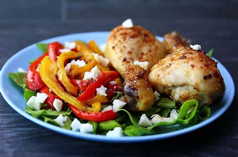 Así de sencillo es preparar un bacalao al horno con pimientos. Cómo cocinar unos ricos muslos de pollo con pimientos ...
