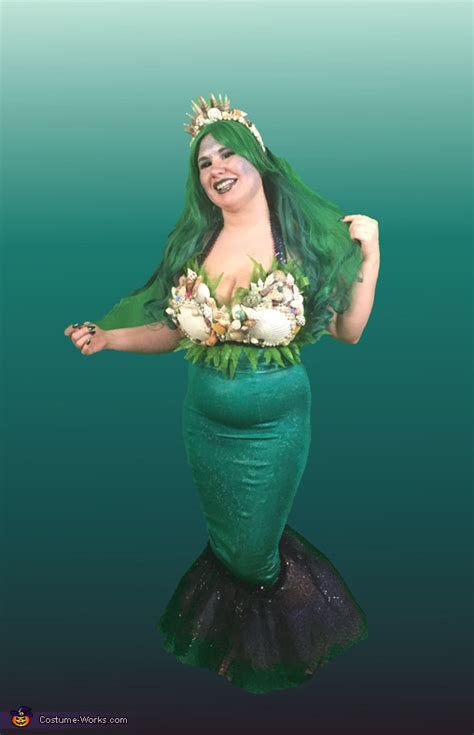 This year's costume is a sea siren, and probably one of my favorites. Dark Siren Costume | No-Sew DIY Costumes - Photo 3/7
