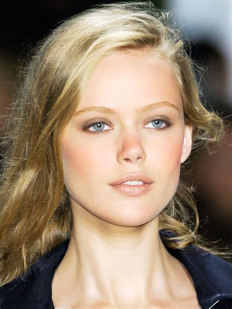 Want to know how to apply blusher like a pro? applying blusher or bronzer onto one cheek across the nose ...