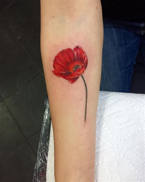 Tiny Poppy Done Funcitytattoo By Amandawachob Poppy Flower Tattoo