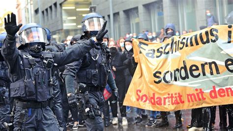 Presserat Fordert Besseren Schutz Für Journalisten Auf Demos Der Spiegel