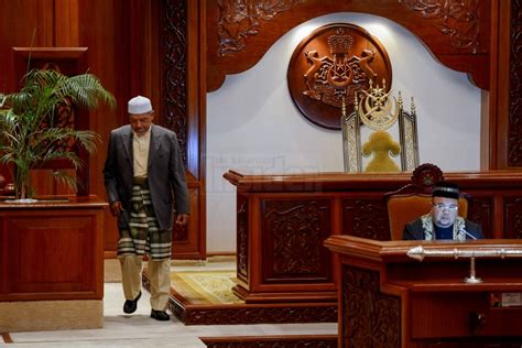 Sumber istana memberitahu, sidang dijangka berlangsung pada pukul 2.30 petang. Majlis Raja-raja tolak pindaan laksana hudud? - Anak ...