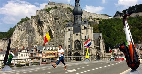 At the gate of the ardennes, come and discover the descent of the lesse by kayak, the adventure park and the boat cruises. In Dinant nemen saxofoons in de Europese kleuren de stad over