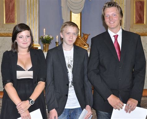 Denna vecka så förmedlar pontus warholm mäklare en ljus lägenhet i det vackra grim området. Innehåll