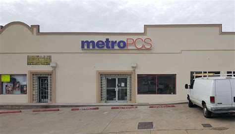 Metro PCS in Fort Worth - Giant Sign Company