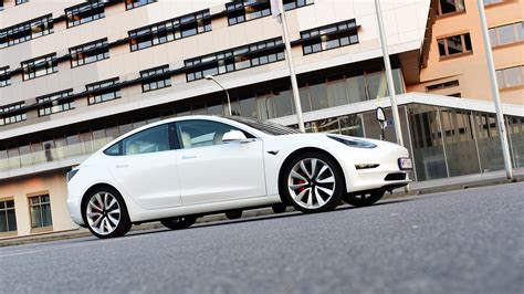 2020 Tesla Model 3 Performance Test Review Fahrbericht Weiß White