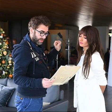 مشاهدة و تحميل فيلم الفلوس 2019 اون لاين للنجم تامر حسني وتحميل مباشر فيلم الفلوس 2019 اونلاين : زينة بملابس مثيرة وجريئة على الملصق الدعائي لفيلم "الفلوس ...