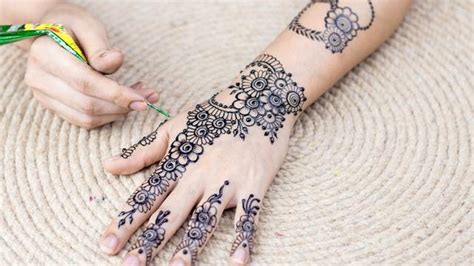 Unduh gambar henna pengantin yang cantik. Cara Membuat Gambar Henna di Tangan yang Mudah dan Sederhana - Hot Liputan6.com