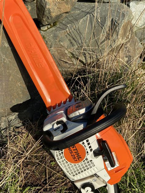 Stihl Ms 251 Chain Saw 18in Bar Excellent Condition For Sale In
