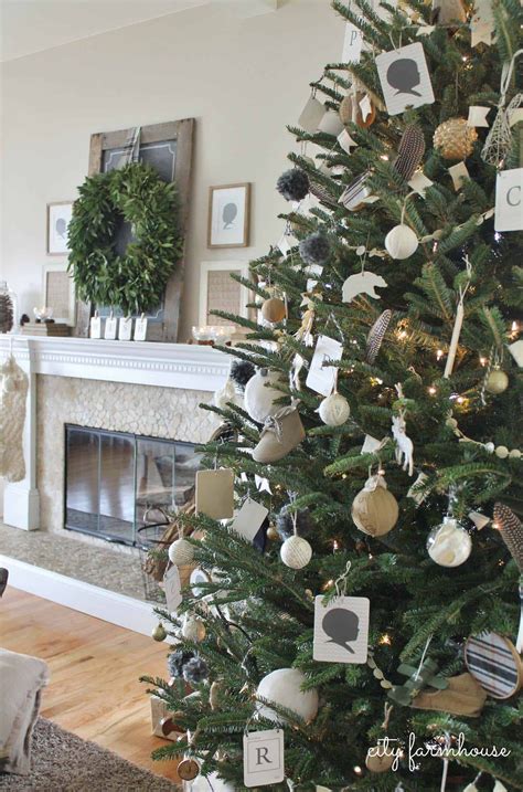 40 Cozy And Cheerful Homes Decorated For A Snowy Christmas Christmas