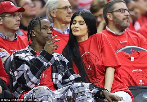Fans Convinced Kylie Jenner Has Already Given Birth Daily Mail Online