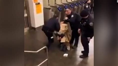 Video Shows Nypd Officer Hitting Suspect In The Head After Nypd Says He Attacked Officers In