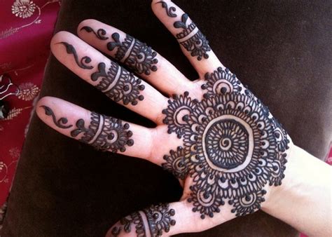 Easy Round Circle Mehndi Designs Circular Mehndi Designs For Hands