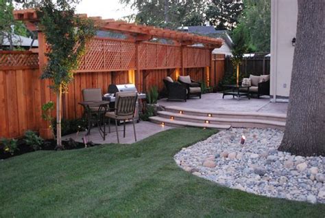 Backyard trellis ideas for privacy. Redwood T Arbor And Lattice Privacy Screen - Decoratoo