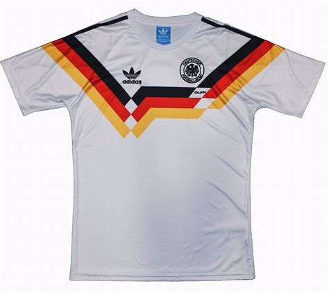 Bei fußballtrikots werden zwei unterschiedliche passformen angeboten. DFB Deutschland Retro Trikot 1990 Gr. S-XL Kult Jersey ...