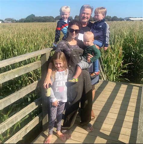 Alec and hilaria baldwin's household just got a little more hectic in the happiest way! Hilaria Baldwin and Alec Baldwin announce they are expecting their fifth child - Code List