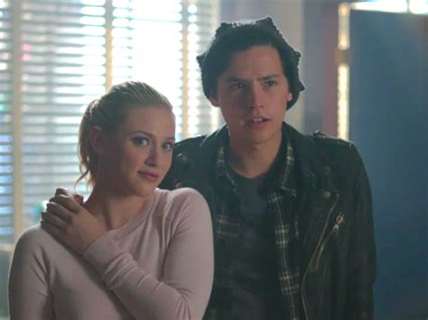Riverdale Betty And Jughead Are Finally Back Together Casal Amor 1