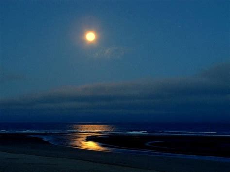Full Moon Over The Pacific Ocean Sarah Brighton