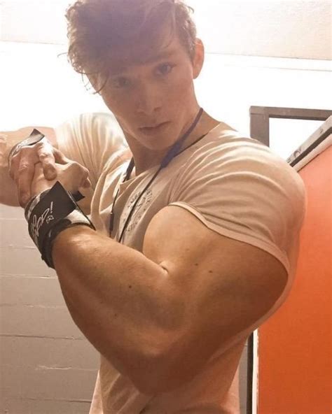 Gay Tom — Absolut Mega 🌶 Hot Hard Gay 💪 Biceps