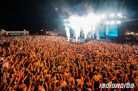 Jun 30, 2021 · ed è per questo che, quando ieri il cantante è stato chiamato a cantare sul palco di battiti live, la kermesse condotta dall'ex signora briatore, tutti gli occhi erano su di lei e su una possibile reazione. Battiti Live, grande finale a Taranto. Arrivederci nel ...