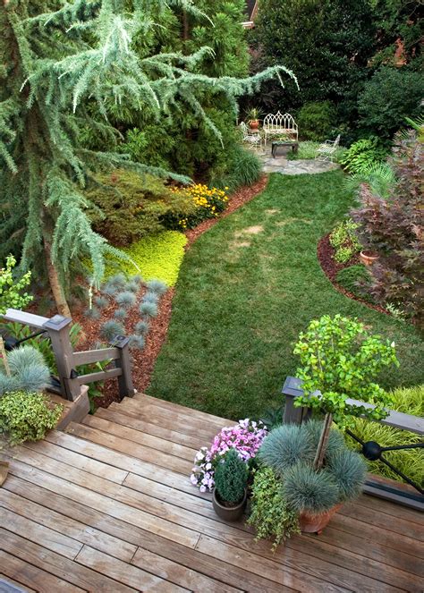 Front yard landscaping & winter gardening with the experts can never go wrong! Easy Landscaping Ideas | Better Homes & Gardens