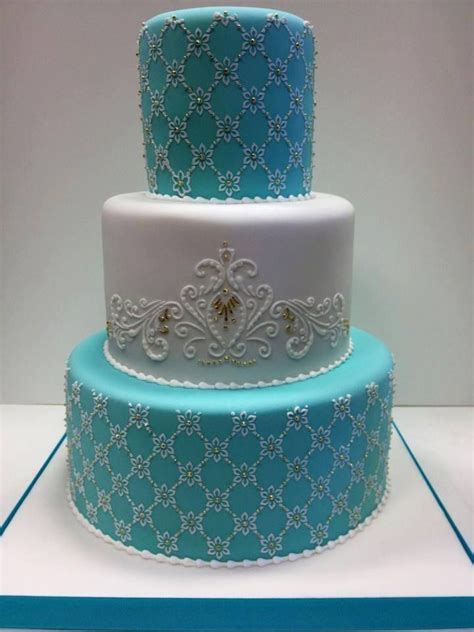 Blue tiffany wedding cake designs pay homage to the famed jewellery store in the movie breakfast at tiffany's. BW 50s