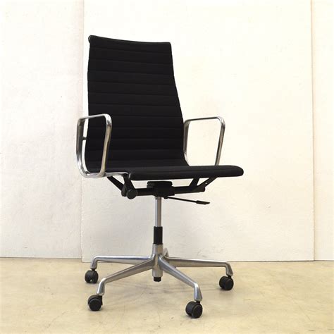 Polypropylene seat shell, dyed through, 805 x 625 x 600 mm. EA119 Office Chair from the eighties by Charles & Ray ...
