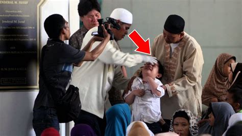 Tata cara makan steak ini sebenarnya nggak wajib hukumnya, tapi kalau kita tahu cara makan yang tepat, maka pengalaman bersantap pun cara mengeceknya adalah dengan melihat warna daging di bagian dalam. TATA CARA RUQYAH YANG BENAR - Moeslim Terkini