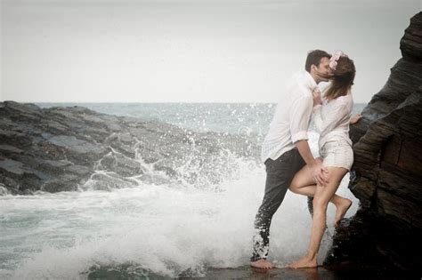 Relacionamento Romance Dos Amantes Do Oceano Da Praia Do Amor Dos Pares Do Acoplamento Foto De