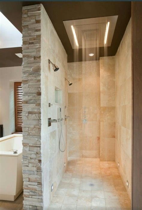 Spritzwasser ist bei einer offenen dusche immer ein thema. Versteckte begehbare Dusche hinter Badewanne | Dusche ohne ...