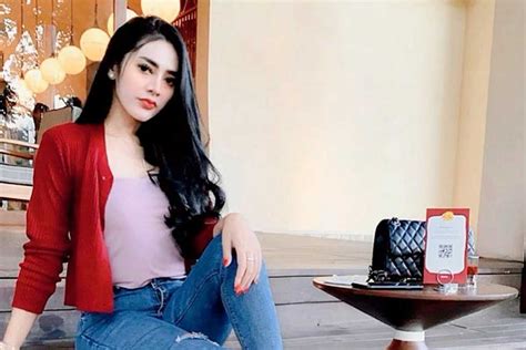 Publik mengaitkan sosok artis berinisial st yang dibekuk polisi ini dengan seorang pemain sinetron berjudul. Manajer Benarkan Artis Inisial VS adalah Vernita Syabilla ...