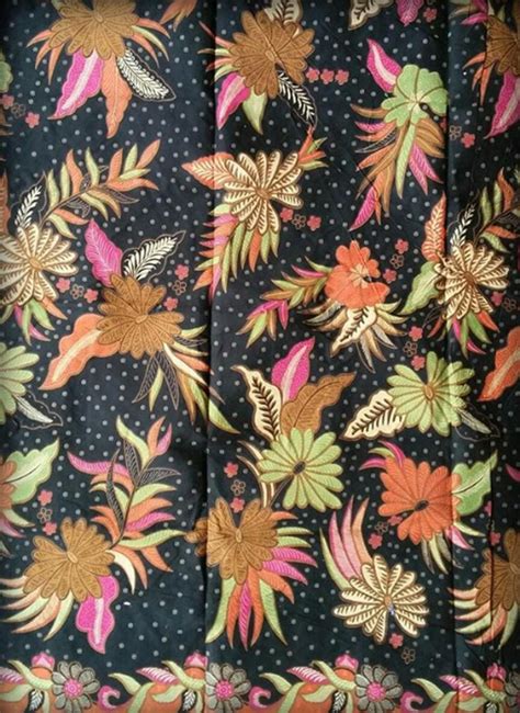 Yayasan maybank menerusi balai seni maybank berhasrat membawa seni lukisan batik malaysia ke luar negara menerusi pameran di luar malaysia. Lukisan Corak Batik Flora Dan Fauna - Batik Indonesia