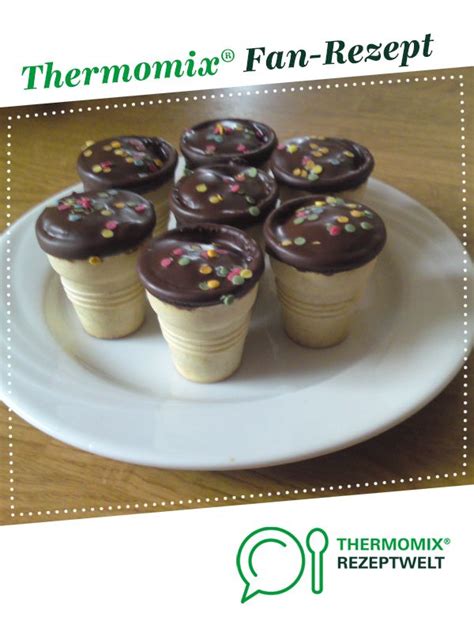Ideal fand ich die idee, endlich mal das backen im thermomix auszuprobieren und für meine geburtstagsgäste ein veganes dessert im glas zu zaubern. Muffins im Waffelbecher gebacken | Rezept | Muffins im ...