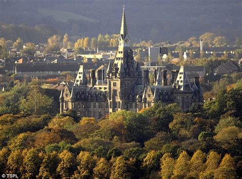 Fettes College Kicks Out Girl Who Cant Pay Her Fees After Mums Breast Cancer Daily Mail Online