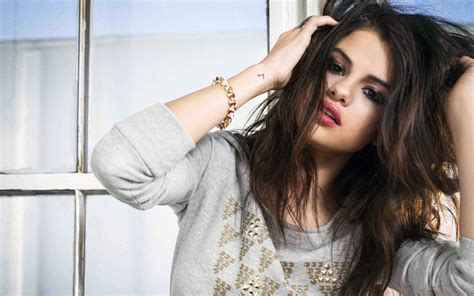 Selena Gomez Wallpapers Pictures Images