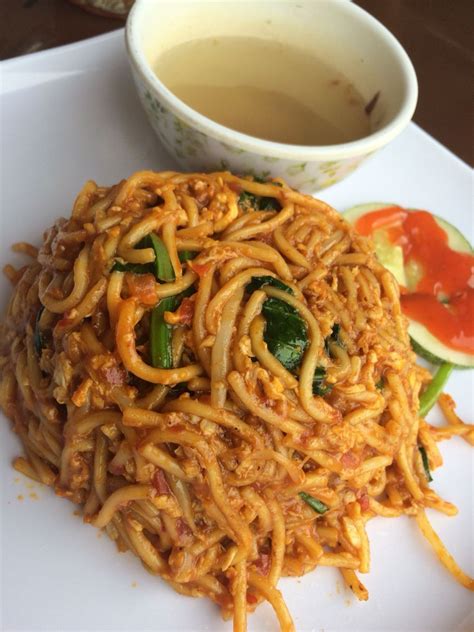 Mee goreng mamak is one of the most sought after fried noodles in malaysia. Mee Goreng Mamak | Malaysian food, Recipes from heaven ...