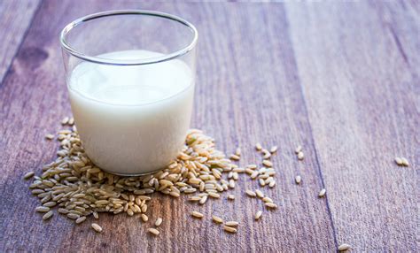 La soia produce molta schiuma densa (proprio come il latte) che in fase di ebollizione sale velocemente e quindi può traboccare se non si fa. "Latte di soia"? La dicitura era già vietata dal 1929. Il ...