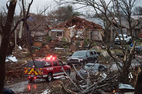 At Least 11 Die From Texas Tornadoes 13 In Midwest Flooding The