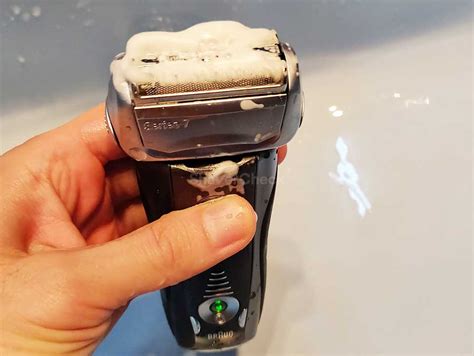 How To Clean An Electric Shaver The Right Way Quickly And Efficiently
