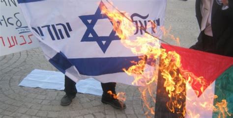 אין לה שליטה בגבולותיה ויש עוד מגוון סיבות מדוע זו לא מדינה. יום הנכבה: פעילי 'ישראל יהודית' שרפו דגל פלסטין - סרוגים