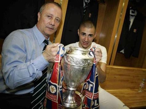 ɔlɛ̃pik ljɔnɛ) (officially olympique lyonnais in french), commonly referred to as simply lyon (french pronunciation: Bernard Lacombe et Karim Benzema (Lyon) | Olympique ...